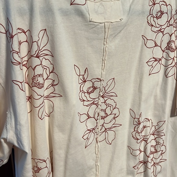 Easel size medium NWT tee - Picture 6 of 9